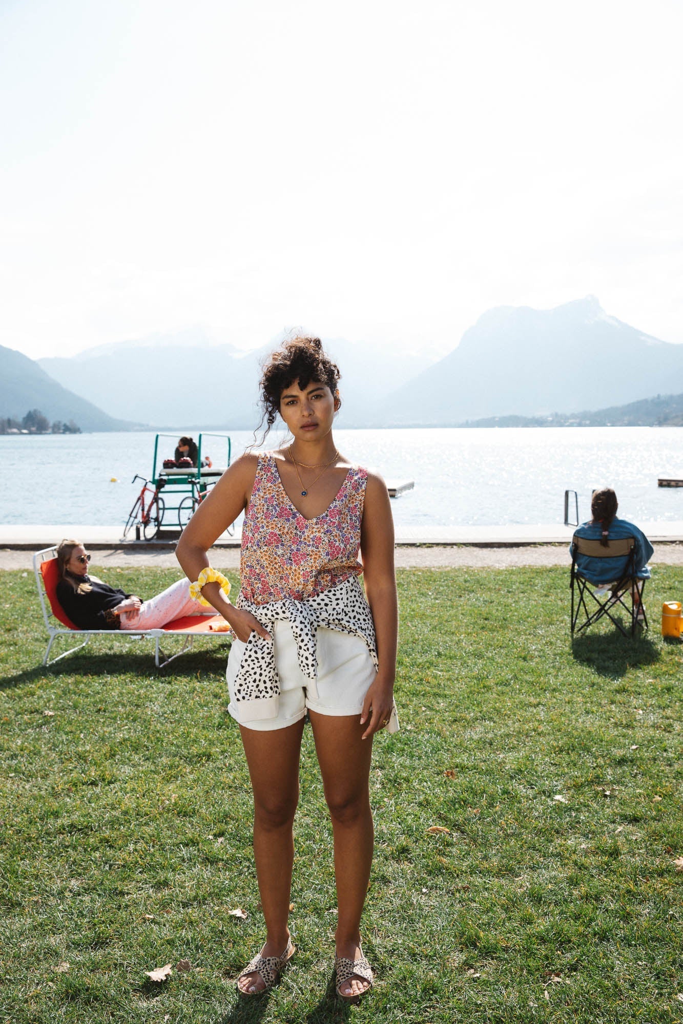 Top Max imprimé fleurs solaires décolleté dos viscose