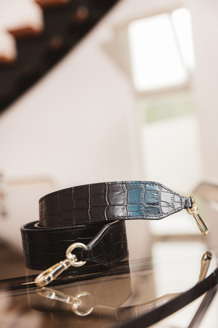 Embossed black handle