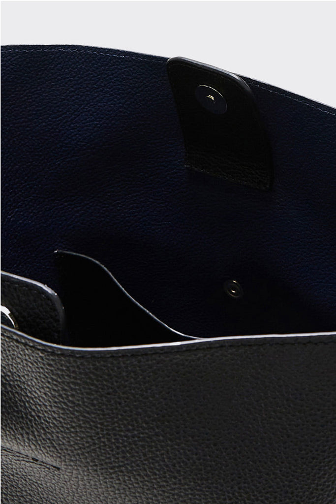 Large Sofia grained black navy interior - Balzac Paris