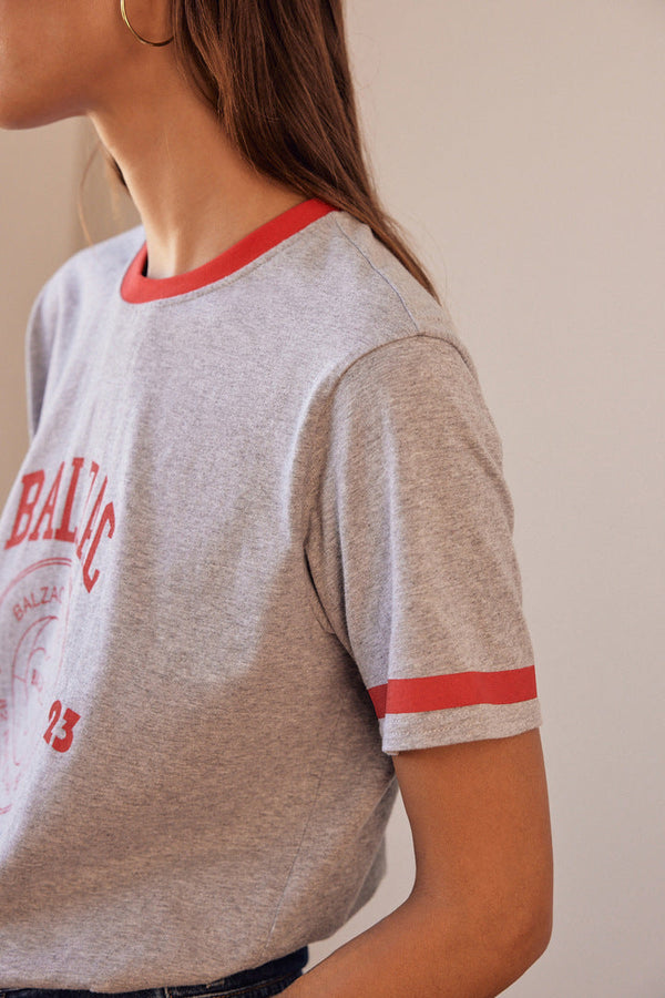 tee-shirt-bree-balzac-paris-2023-gris-et-rouge