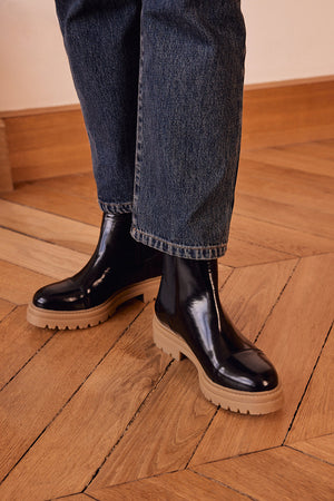 Fleuron iced black ankle boots