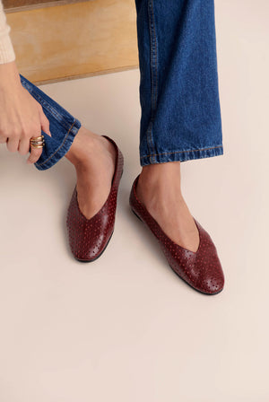 Freddie perforated burgundy ballerinas