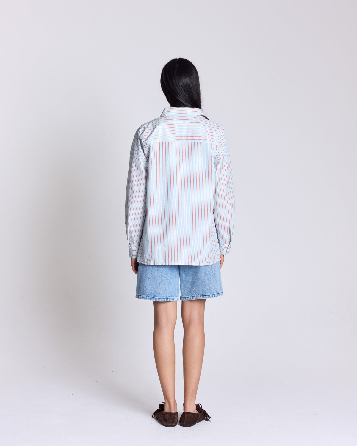 Liseron red striped shirt with blue background