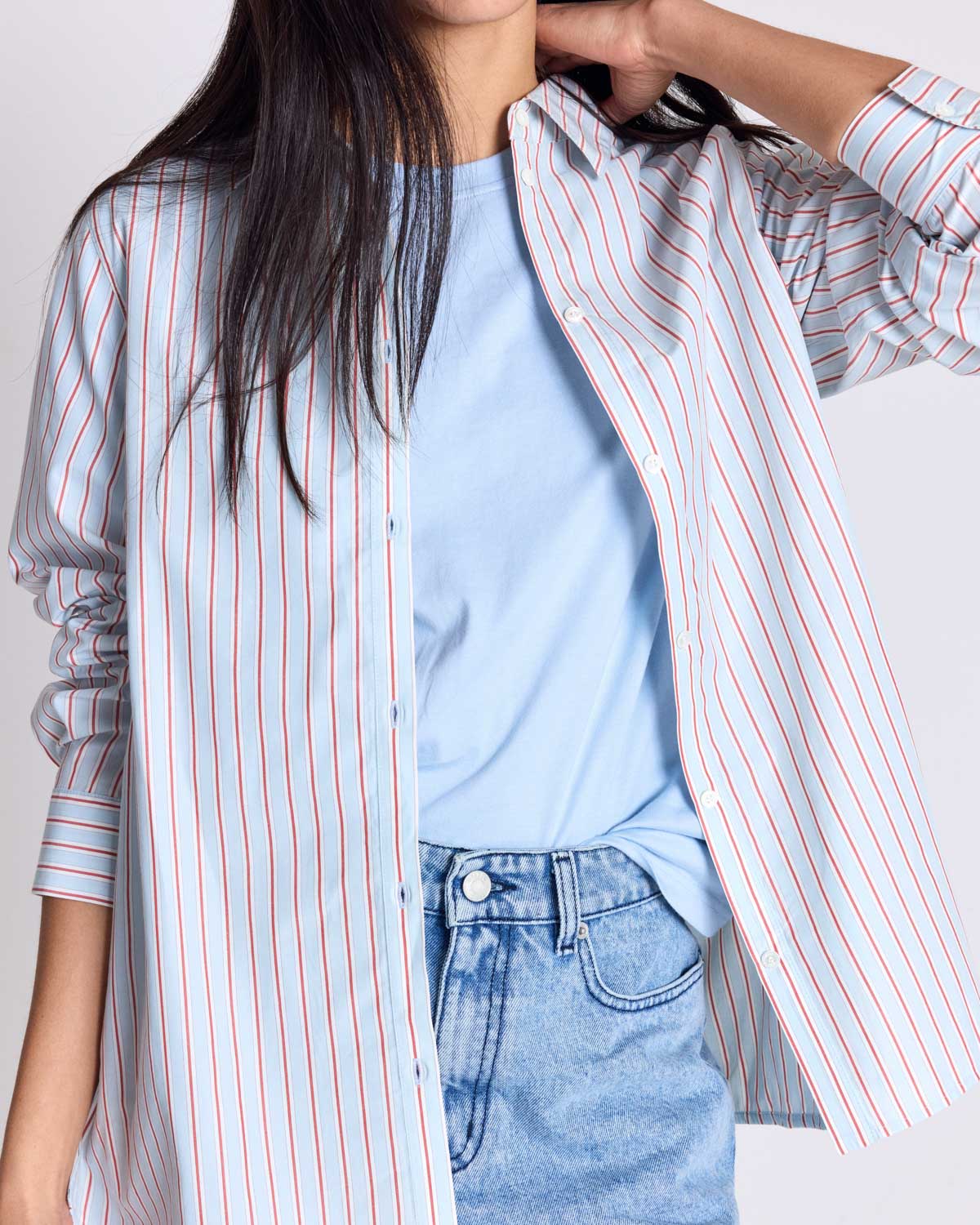 Liseron red striped shirt with blue background