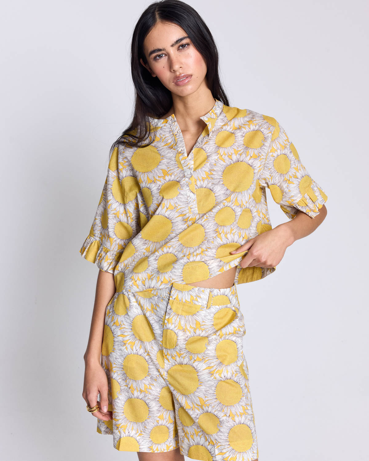 Aly Bermuda shorts with yellow sunflower Liberty print