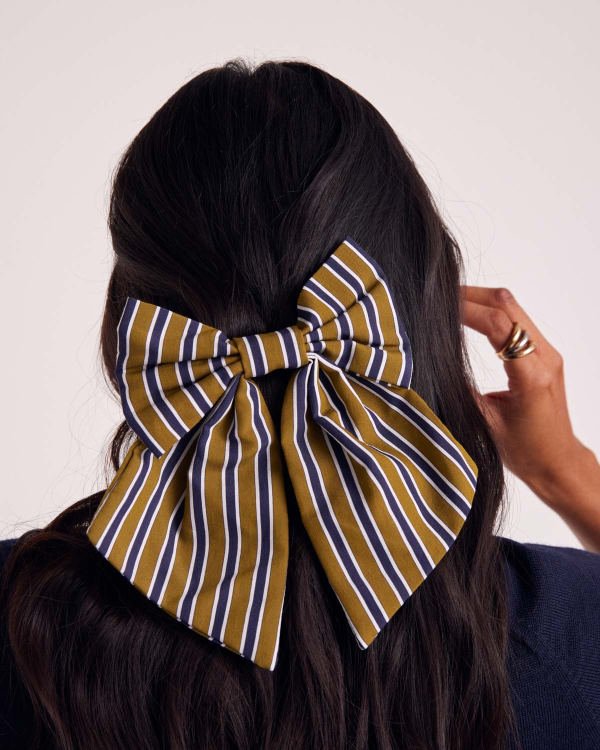 Manolito bow tie with navy and khaki stripes