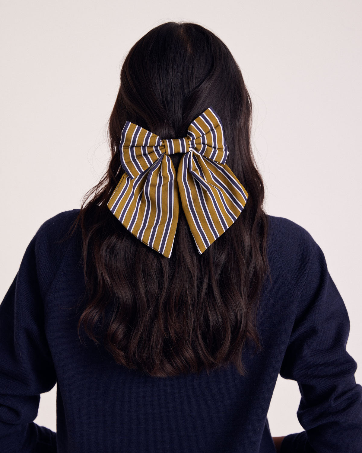 Manolito bow tie with navy and khaki stripes