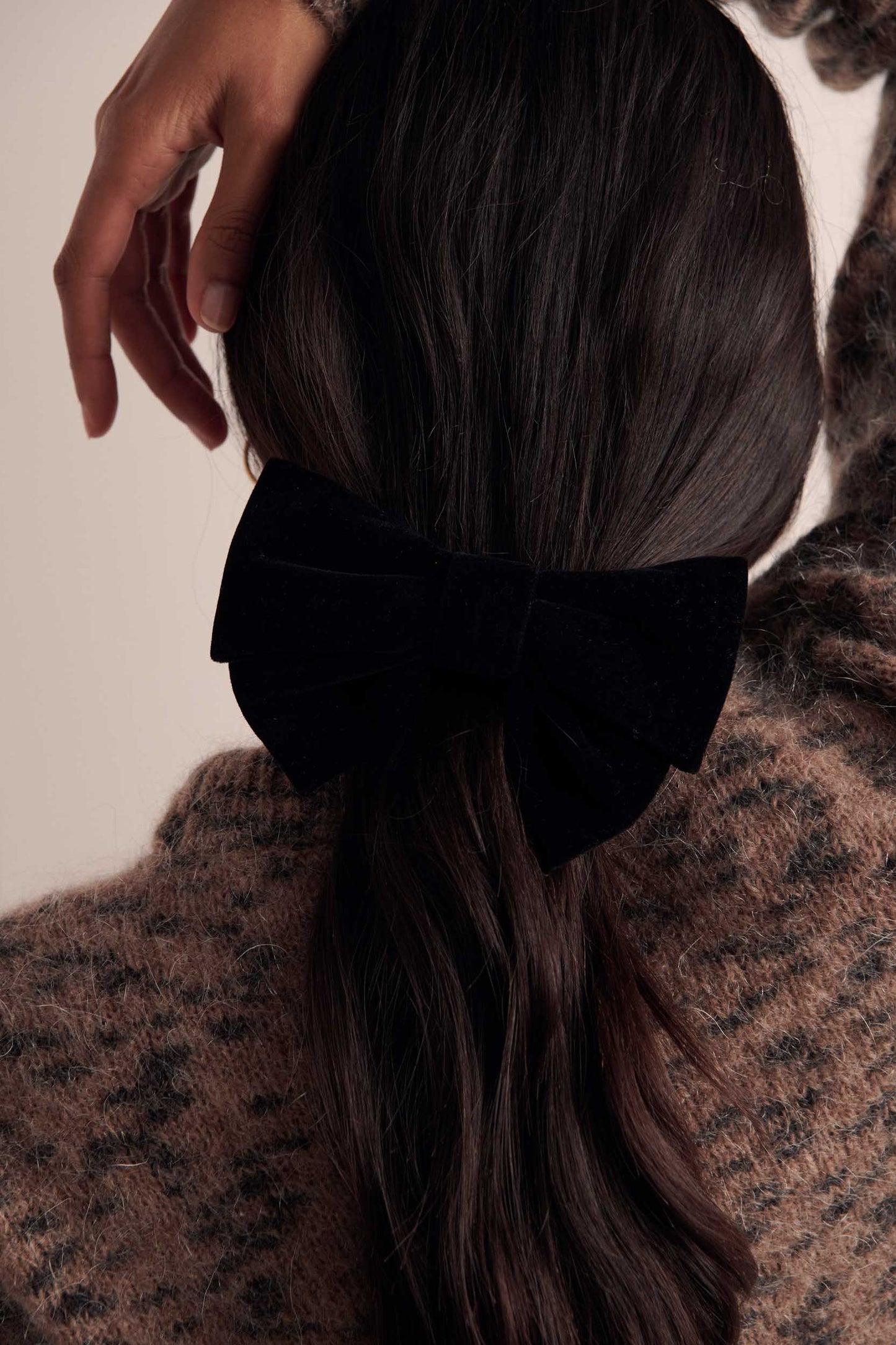 Horacio black velvet bow