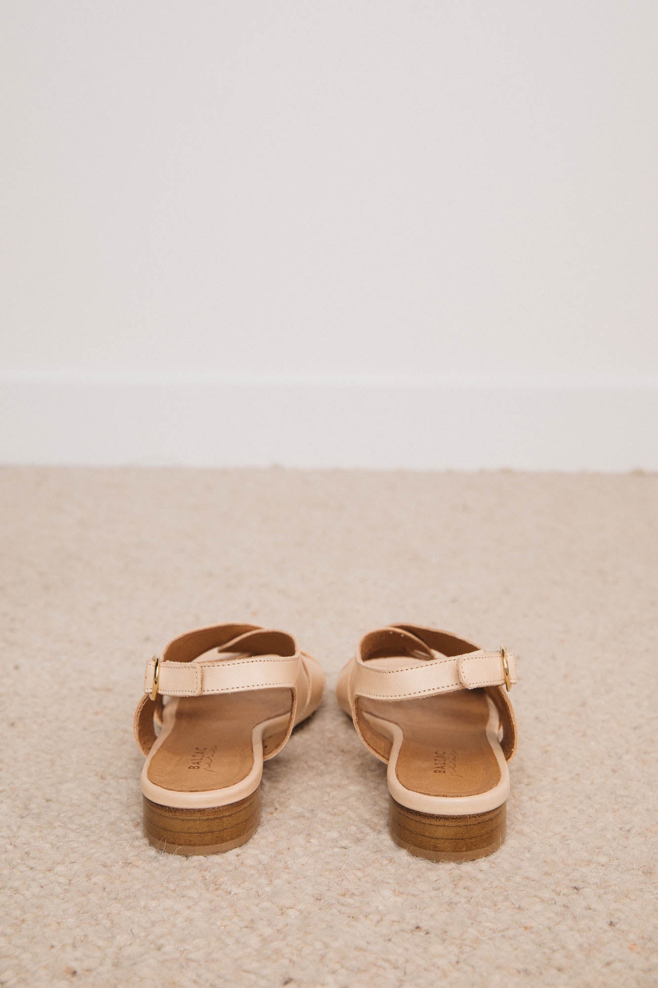 Sandales croisées nude cuir