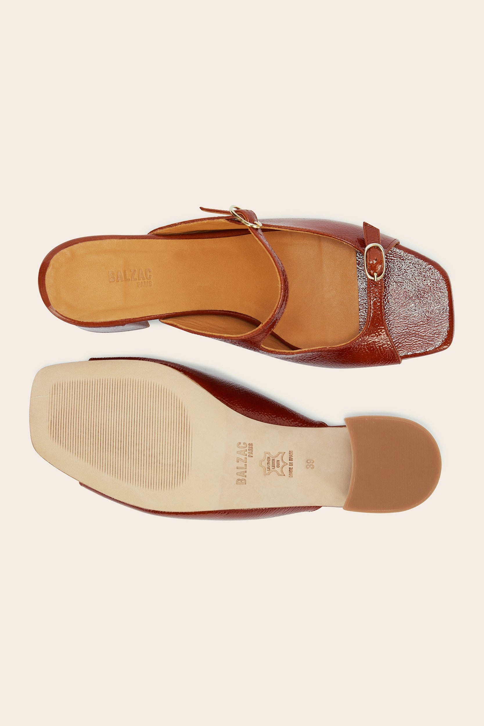 Mules Joane patent crinkled cognac