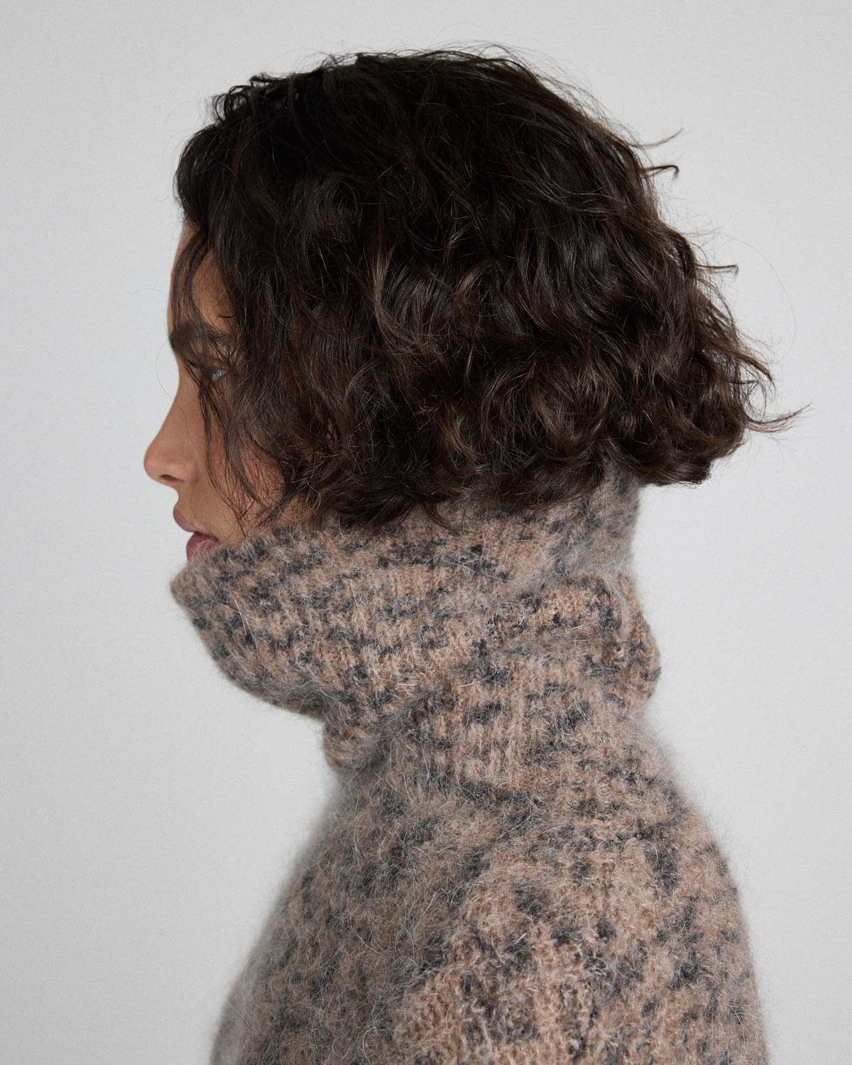 Adam sweater in spotted sand leopard print