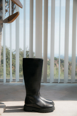 Boots Attraction black