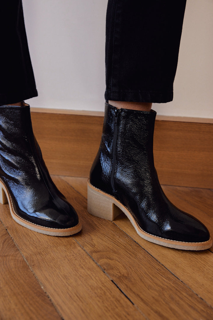 Black wrinkled patent leather ankle boots Balzac Paris