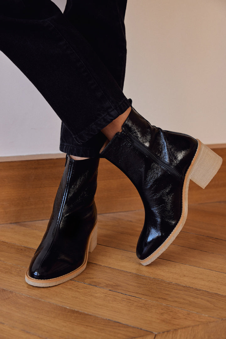 black crumpled patent leather ankle boots Balzac Paris