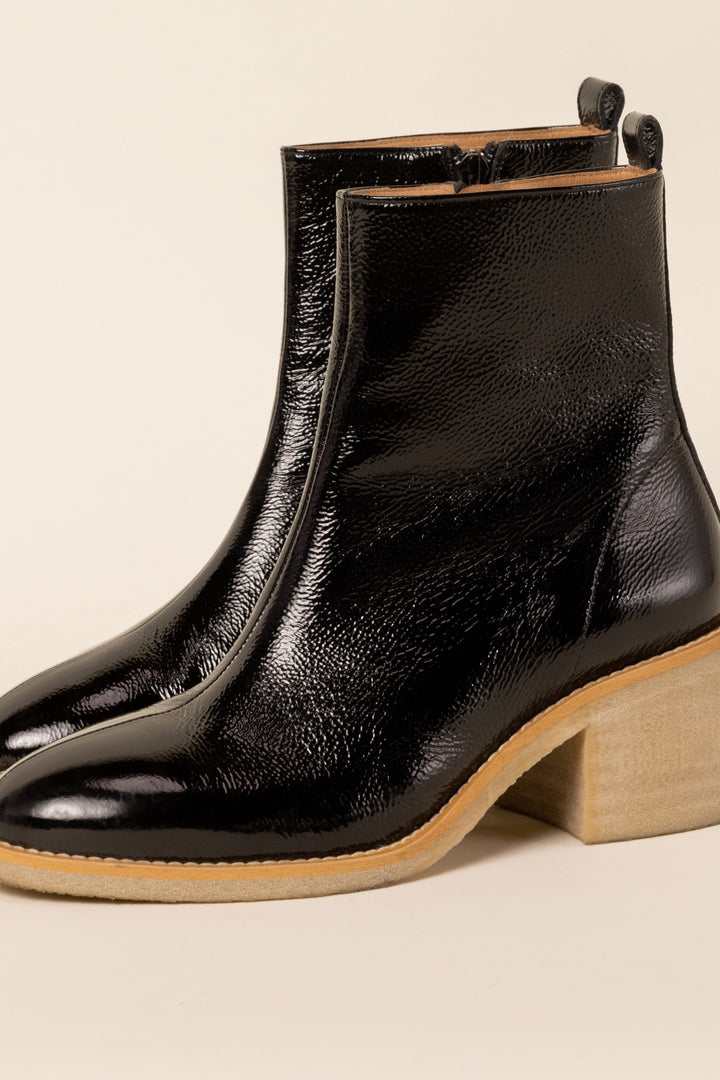 black crumpled patent leather ankle boots Balzac Paris