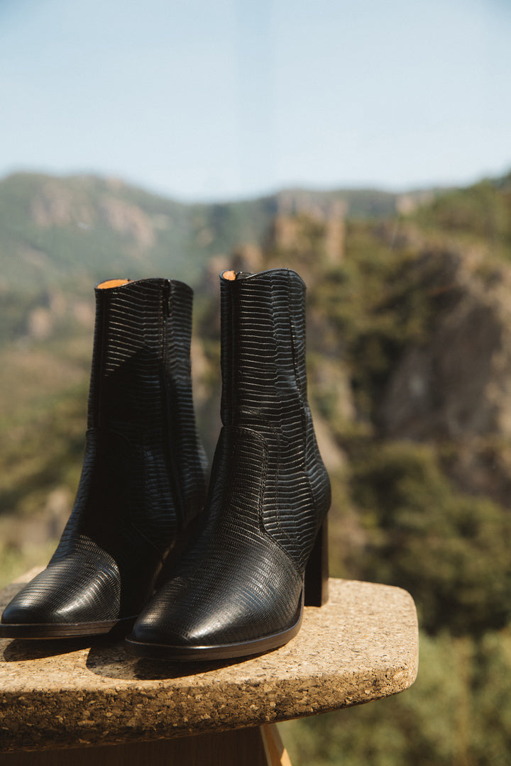 Embossed black Elegance ankle boots