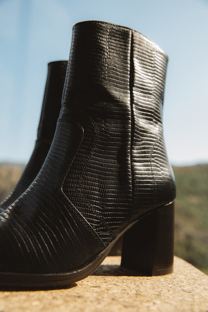 Embossed black Elegance ankle boots