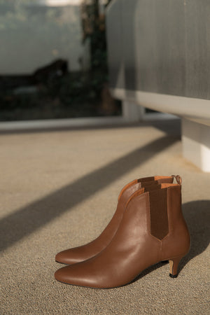 Lars camel ankle boots
