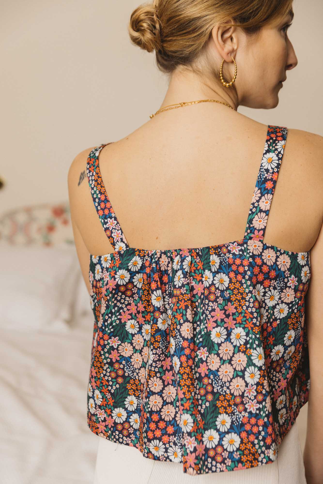 Yoga camisole with daisy print