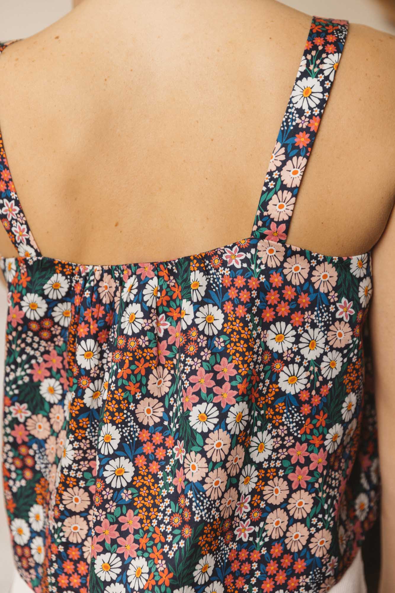 Yoga camisole with daisy print