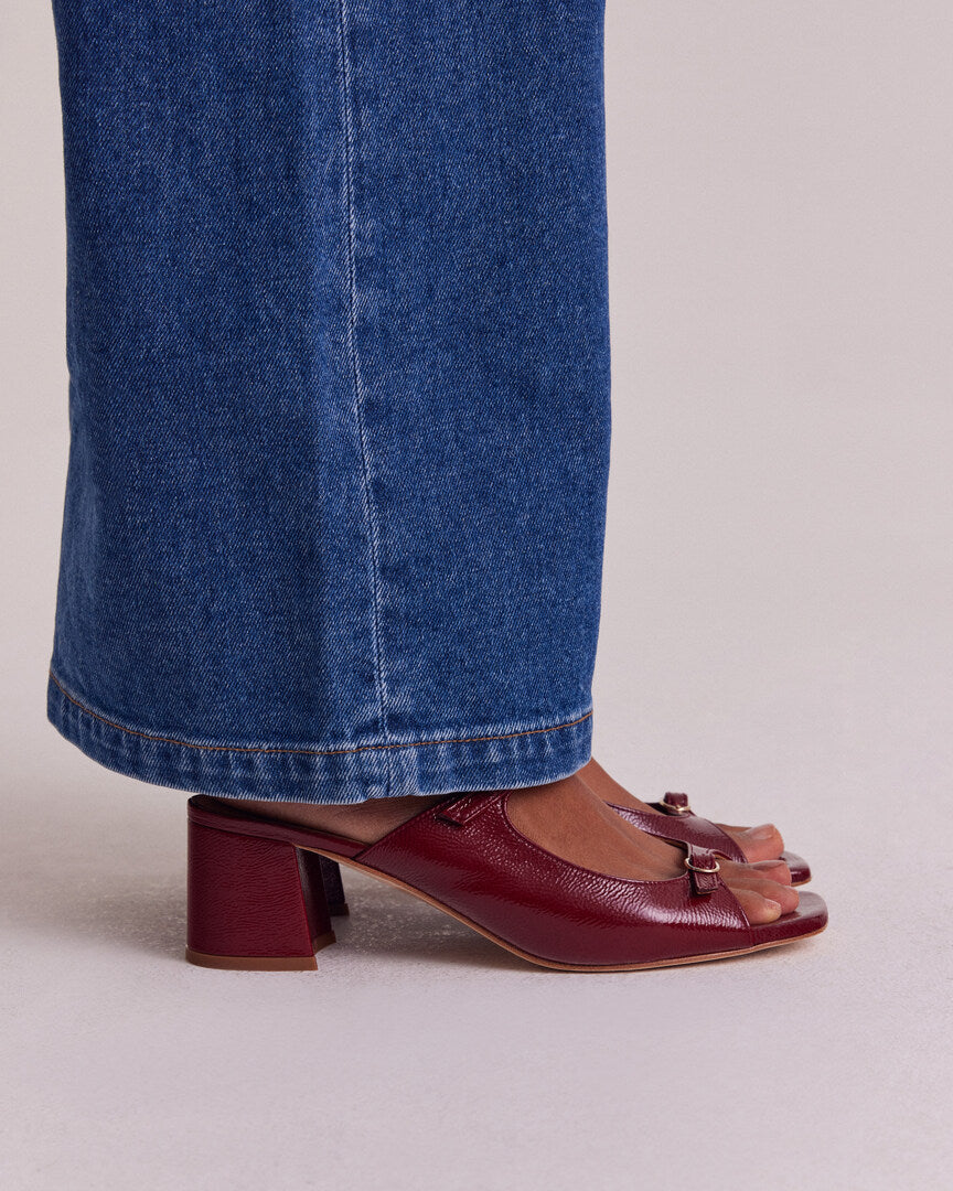 Mules Joane patent crinkled burgundy
