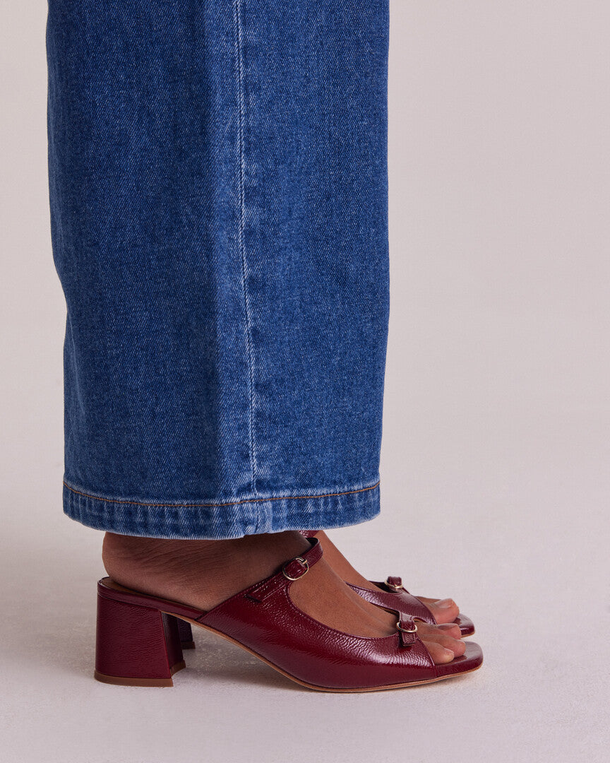 Mules Joane patent crinkled burgundy