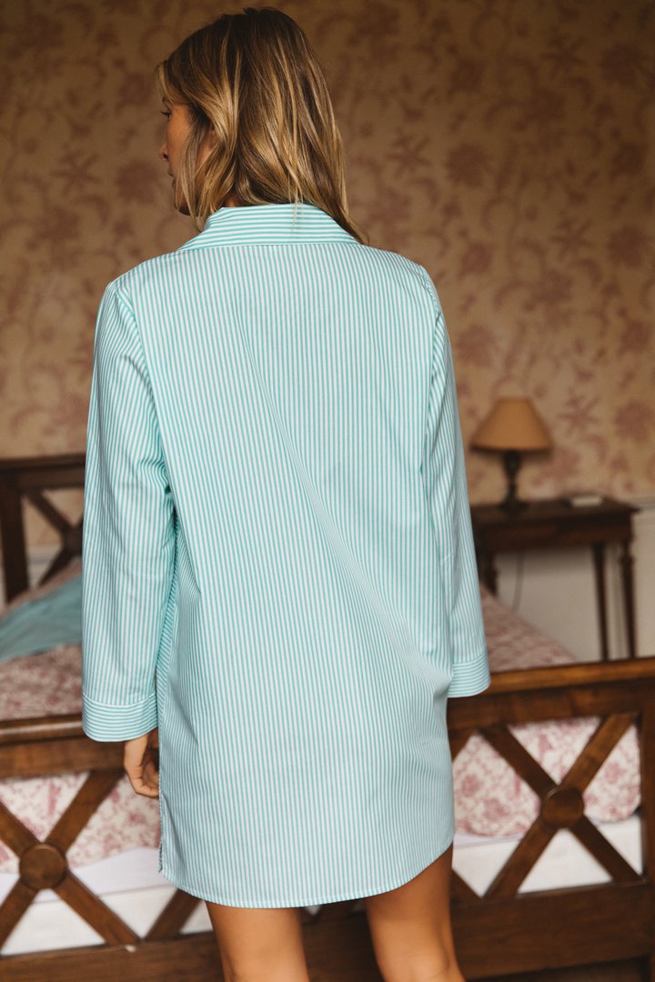 Paradis nightgown with green stripes