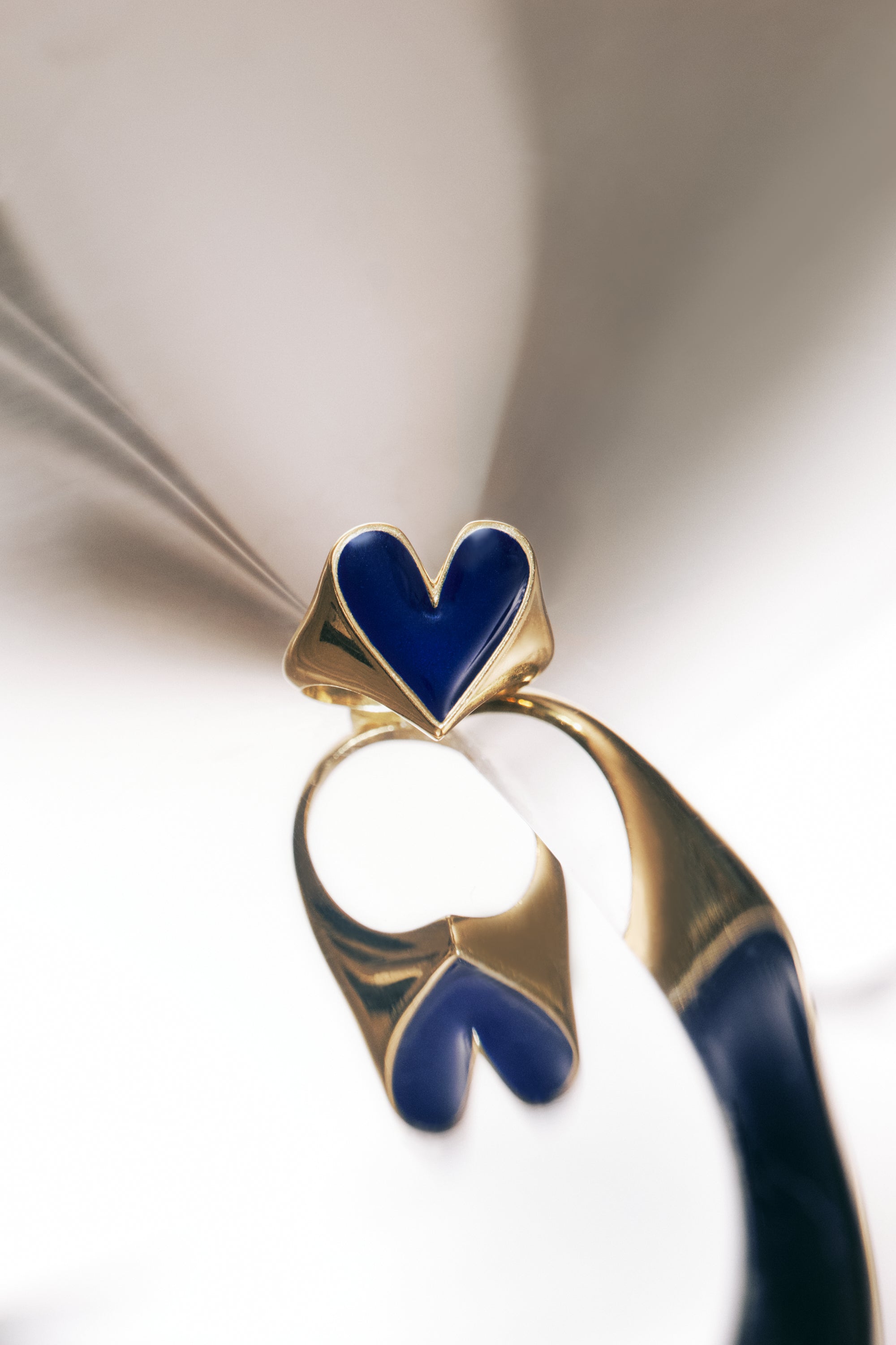 Anello Faustine dorato cuore blu navy