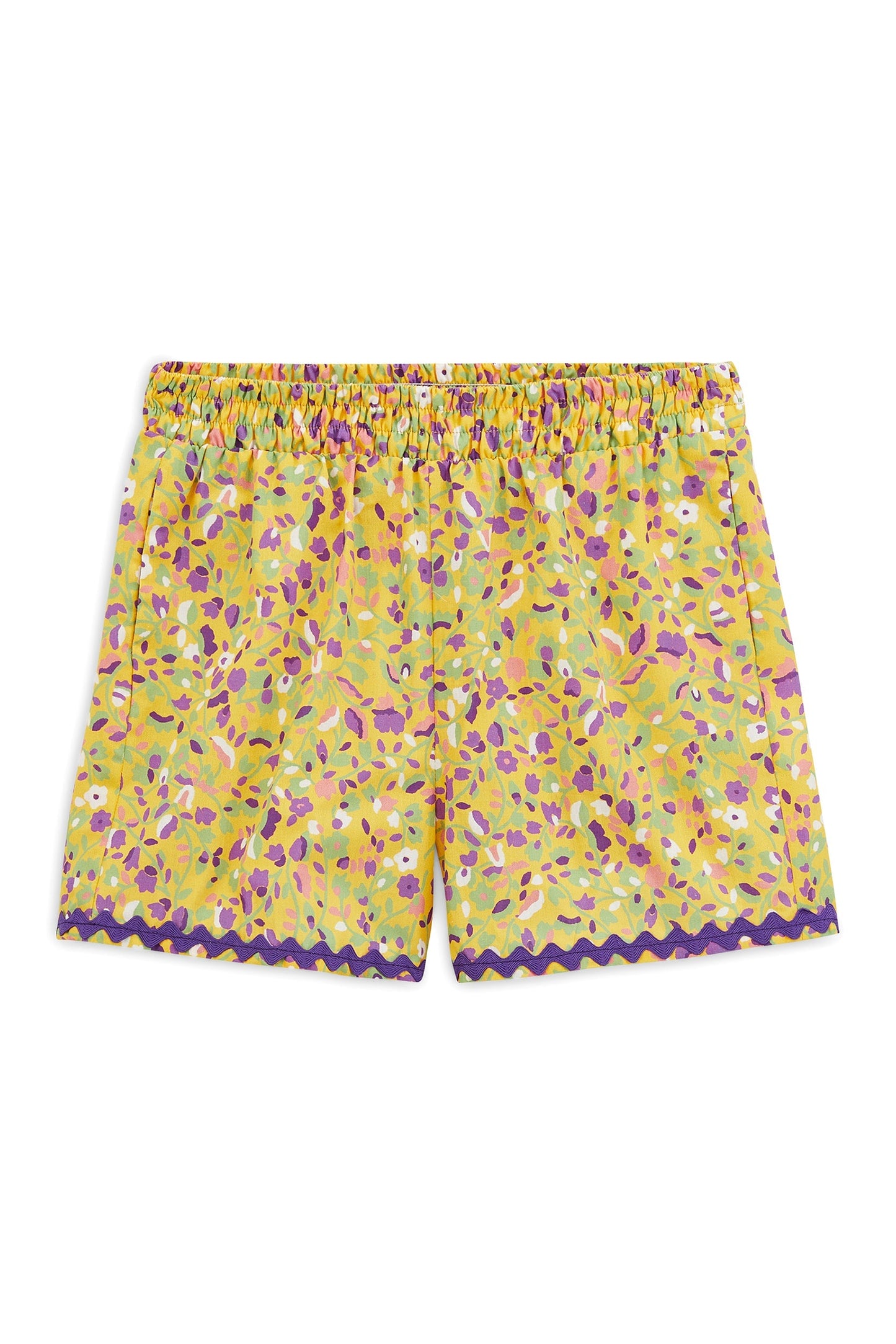 Curious shorts with a myriad of flowers print
