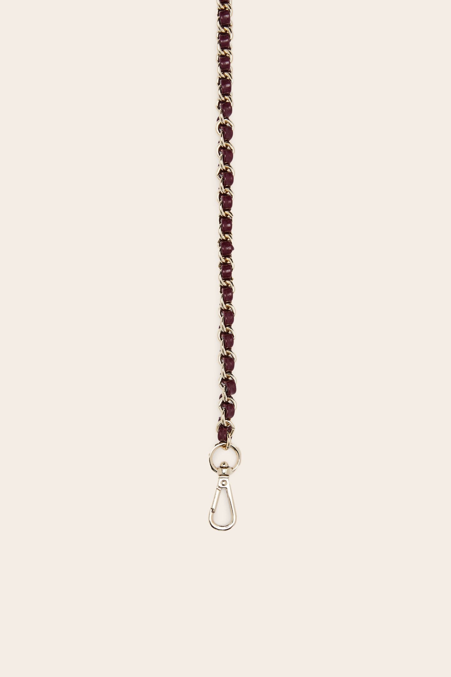 Short braided chain handle in burgundy