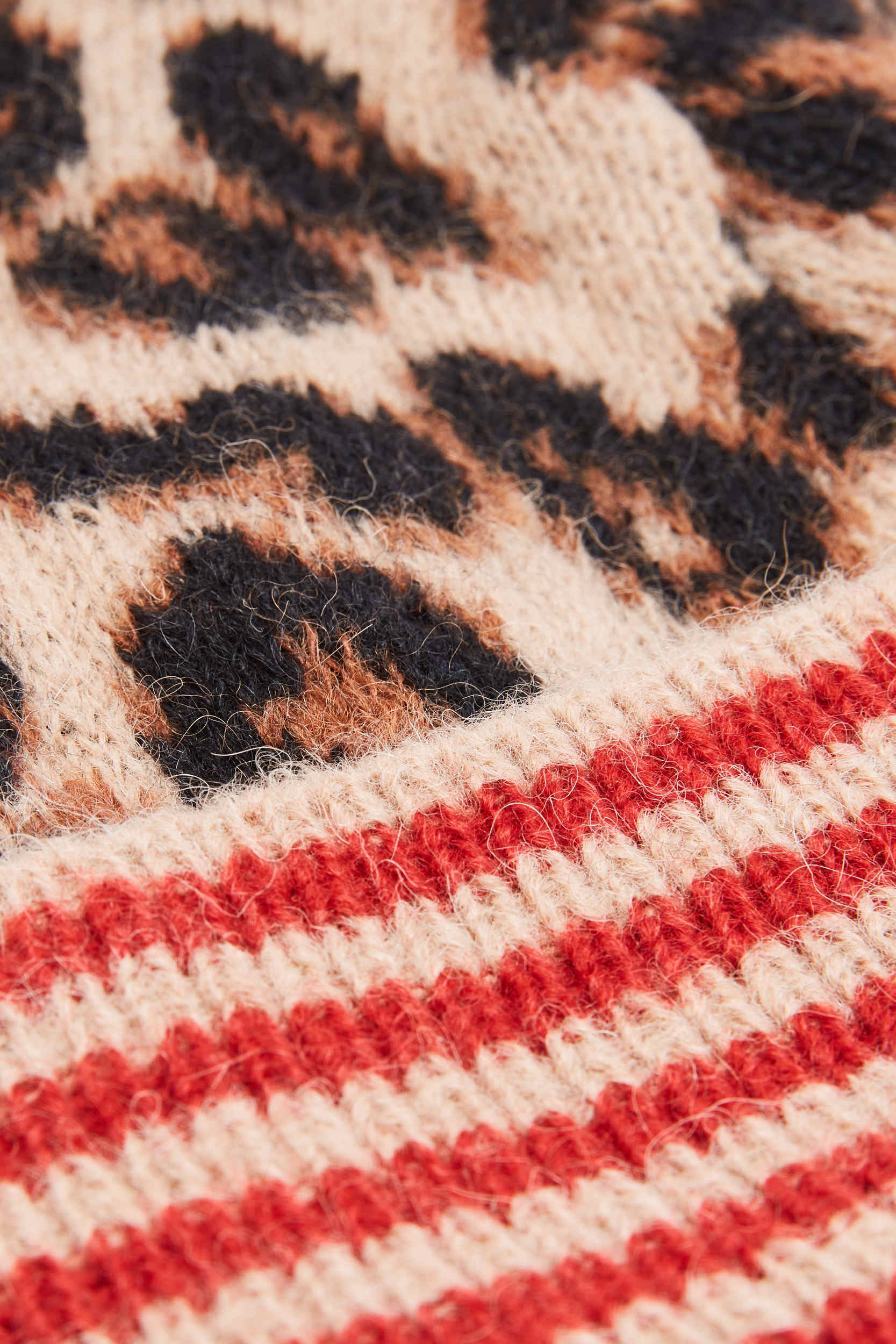 Beanie Lou stripes red and leopard