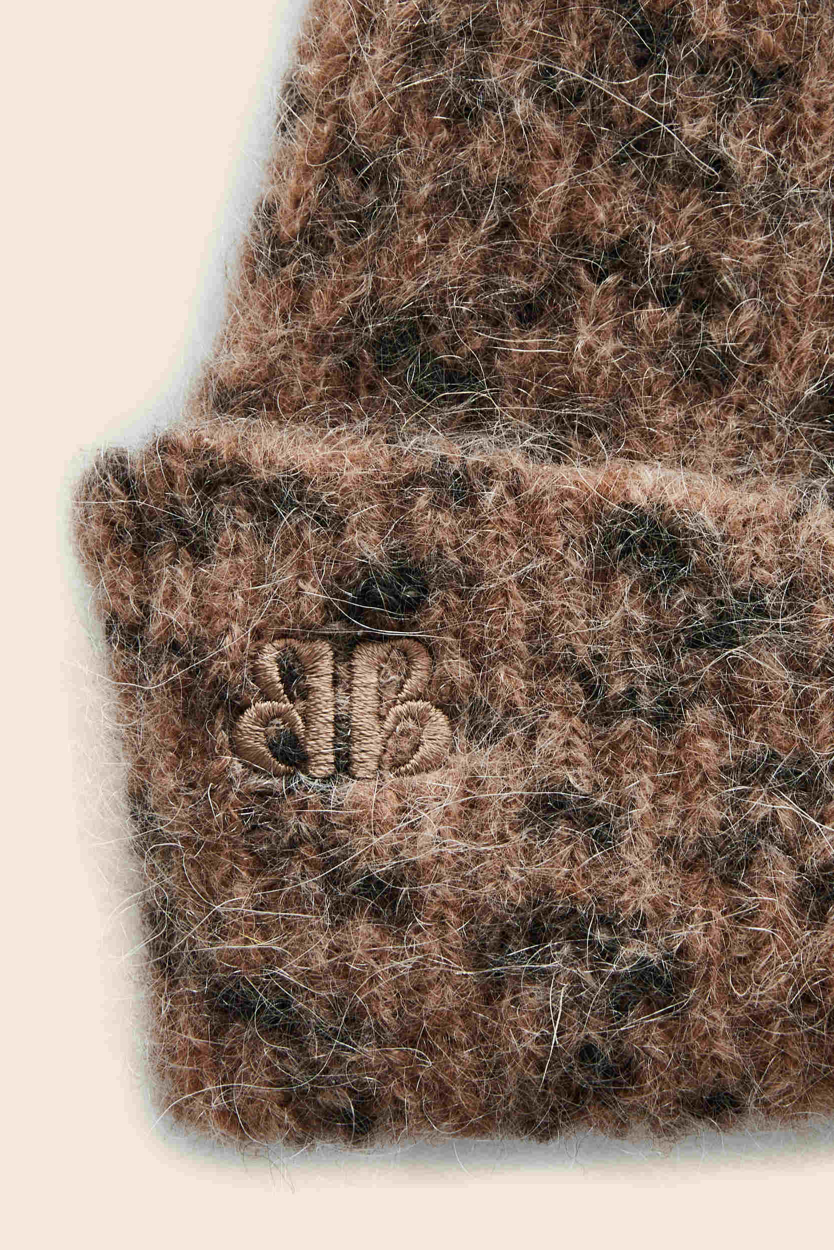 Beanie Grégoire spotted cheetah