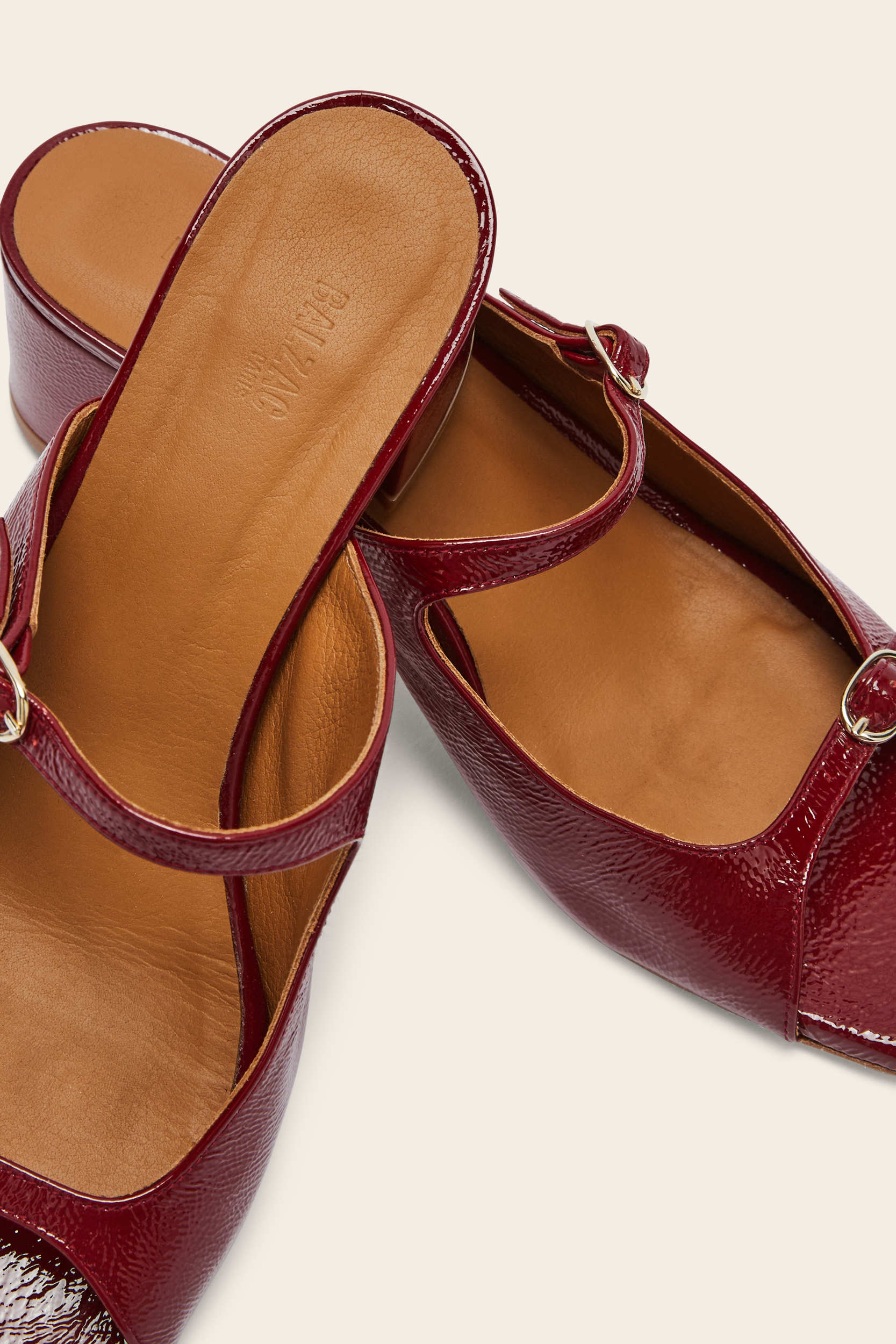Mules Joane patent crinkled burgundy
