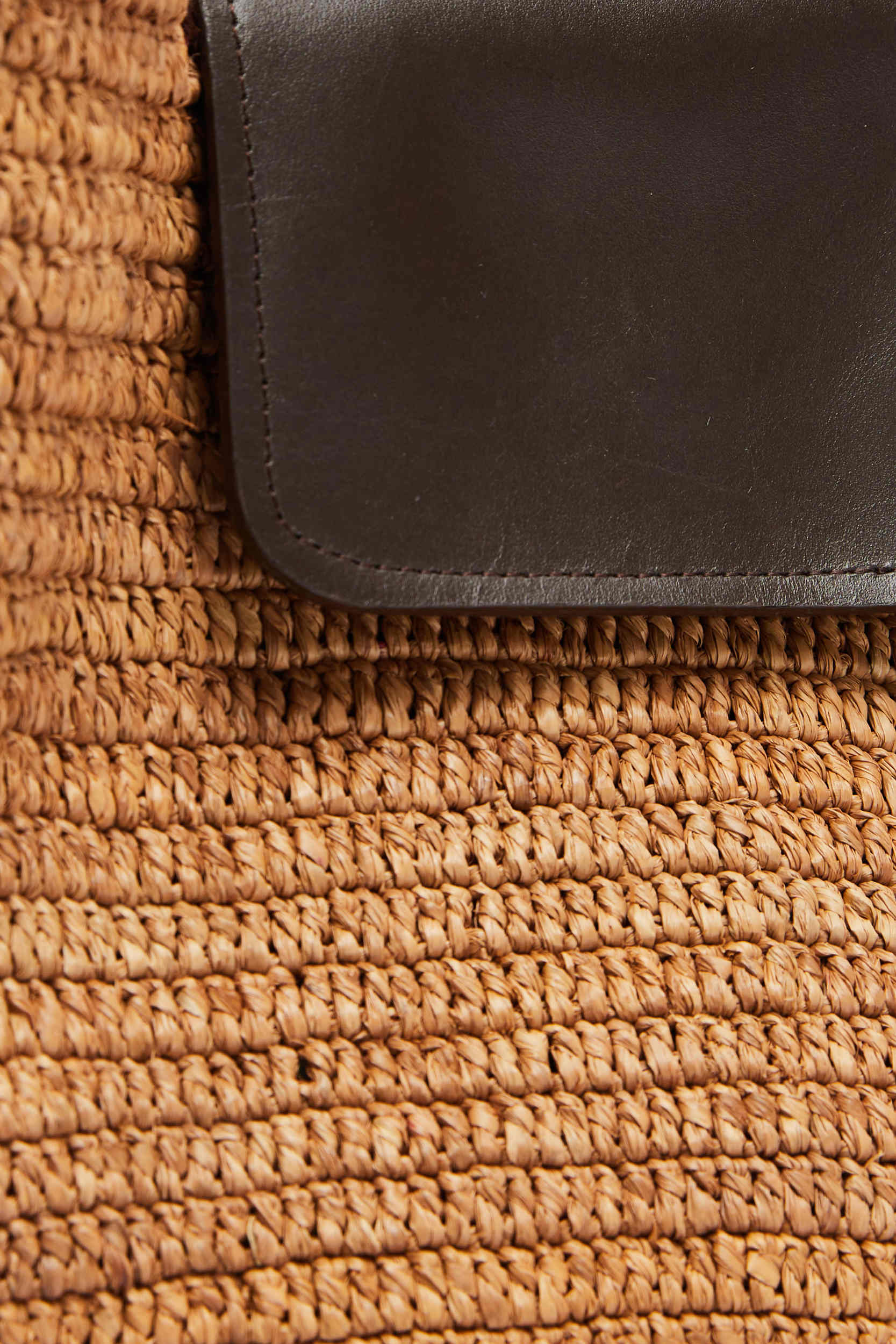 Basket Umbra raffia and chocolate