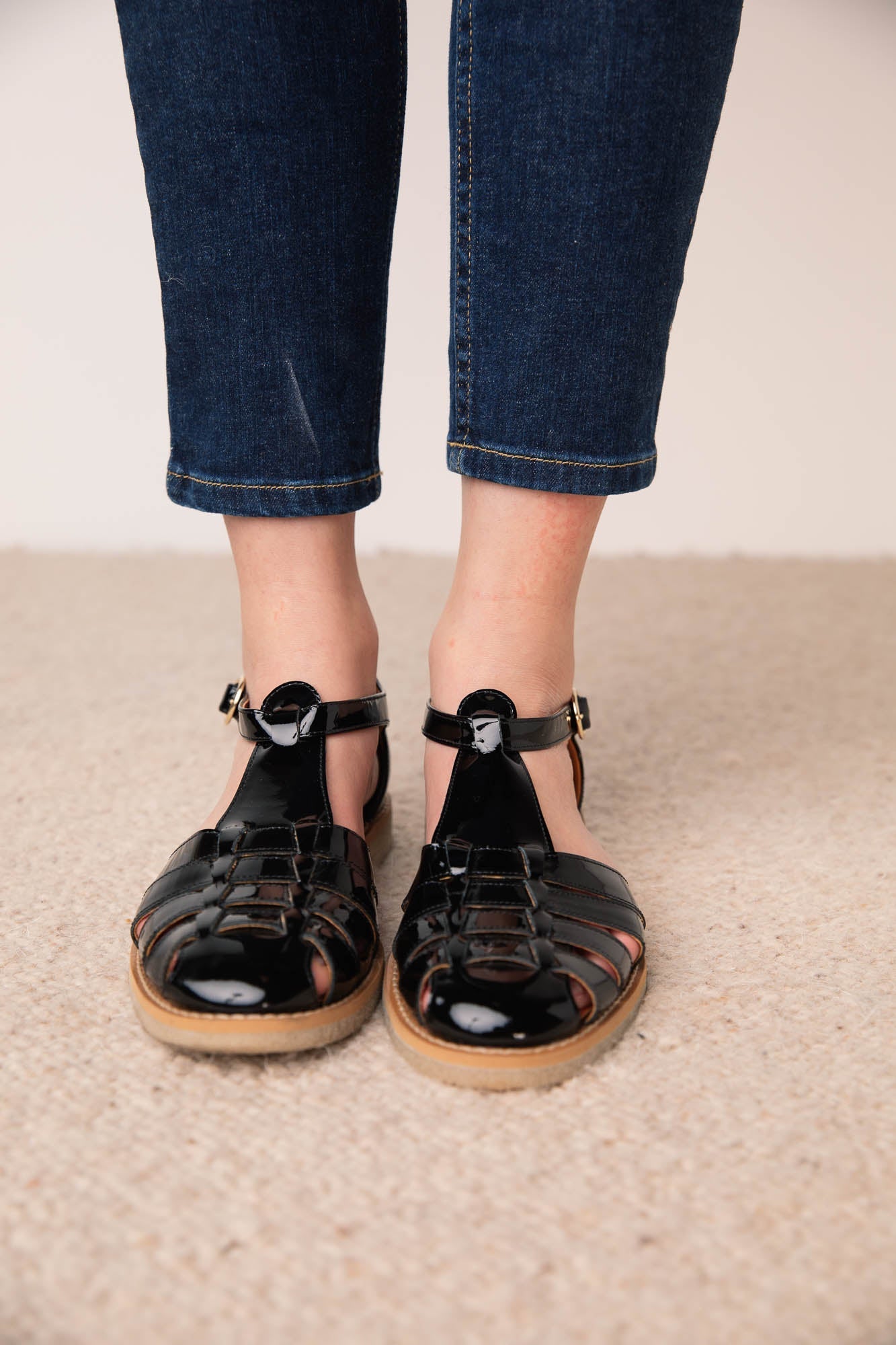 Th oline black patent leather medusa sandals Balzac Paris