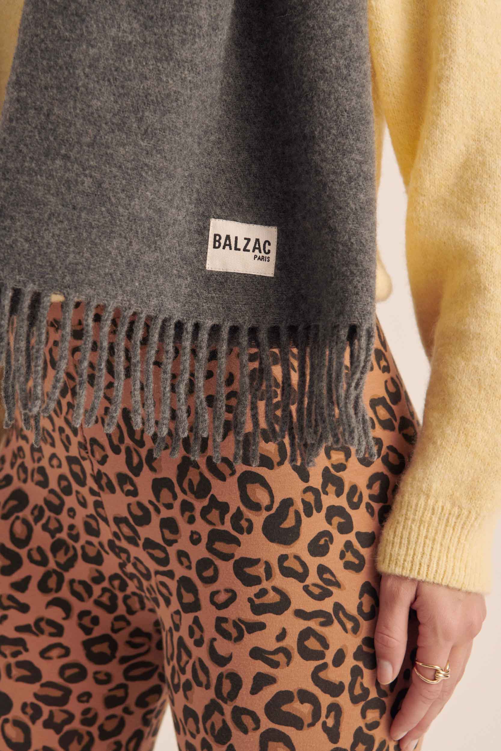 Scarf Public gray