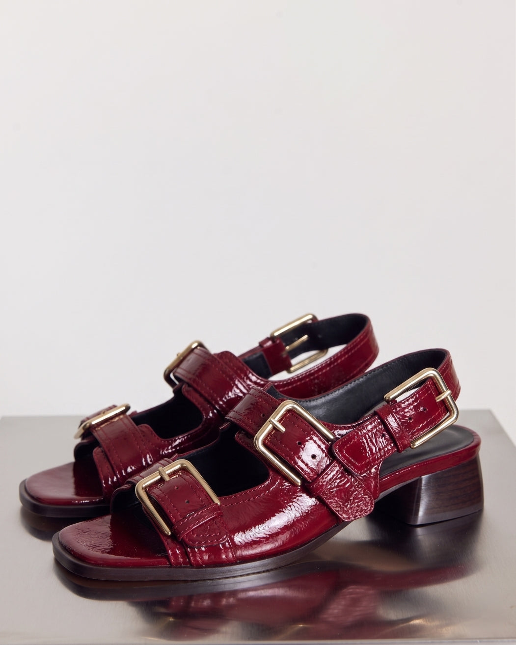 Sandals Flor patent crinkled red