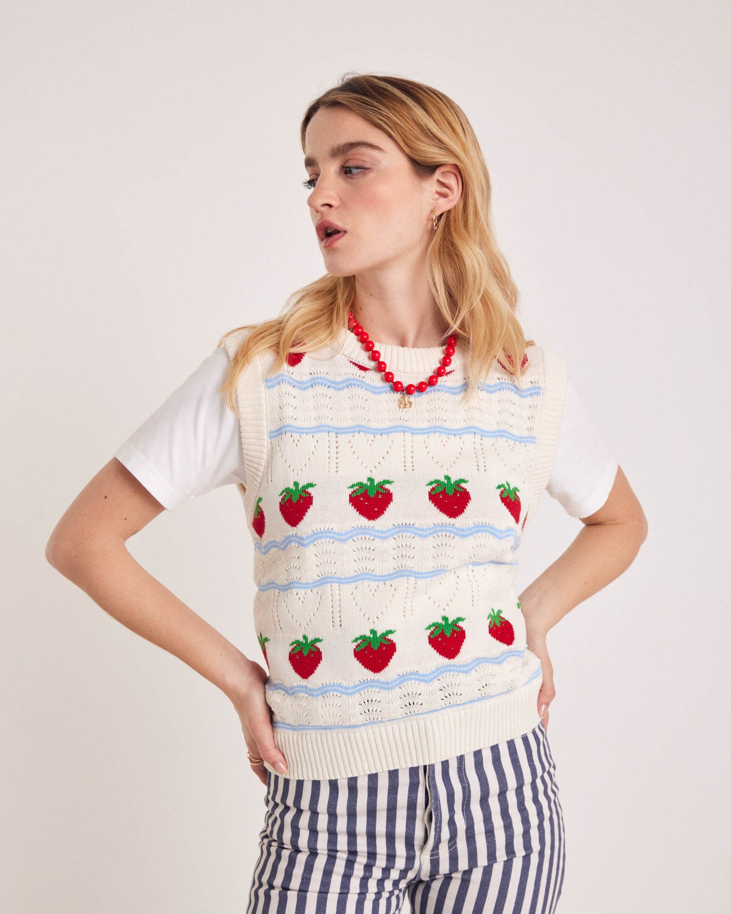 Pull Priska écru et fraises rouges