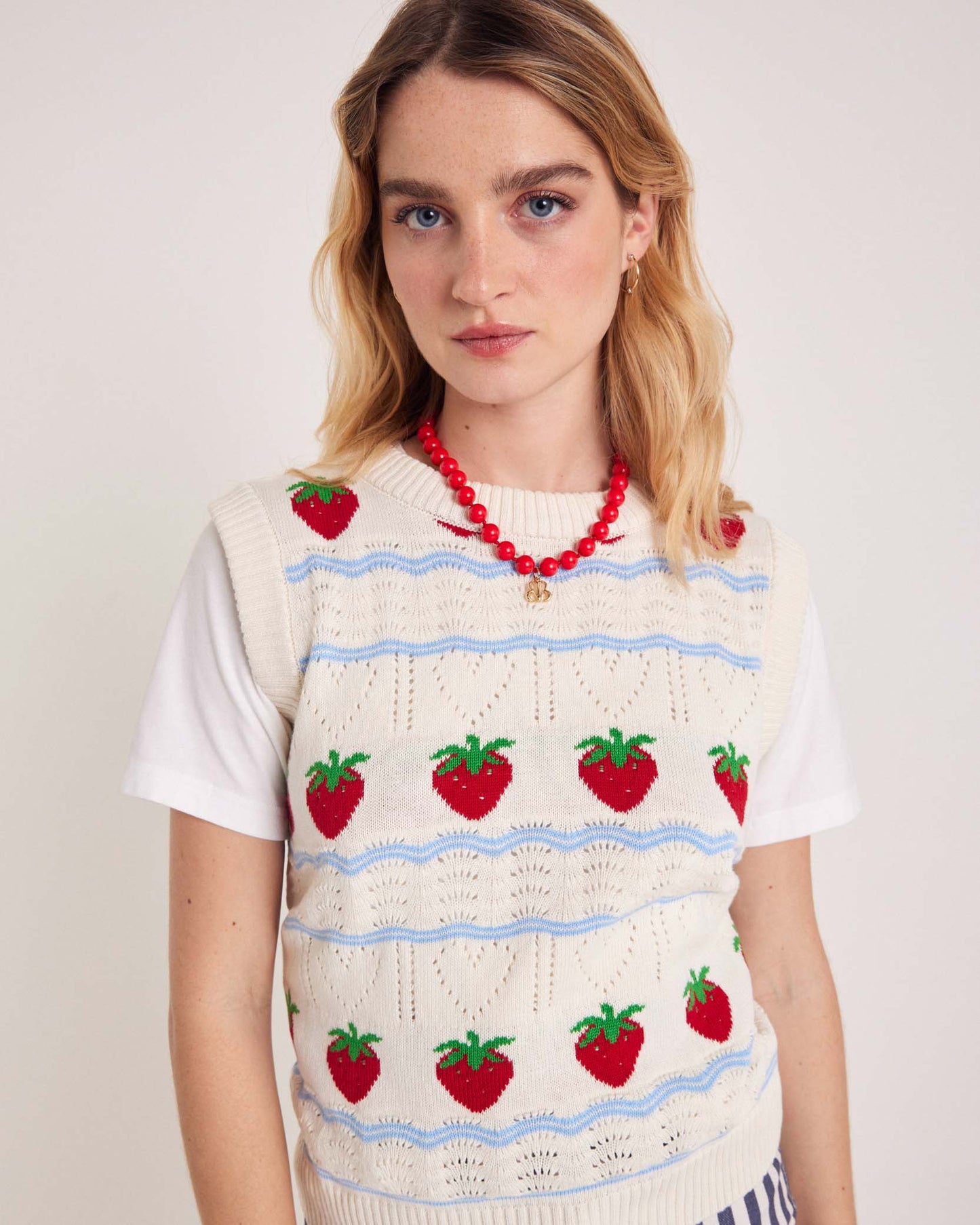 Pull Priska écru et fraises rouges