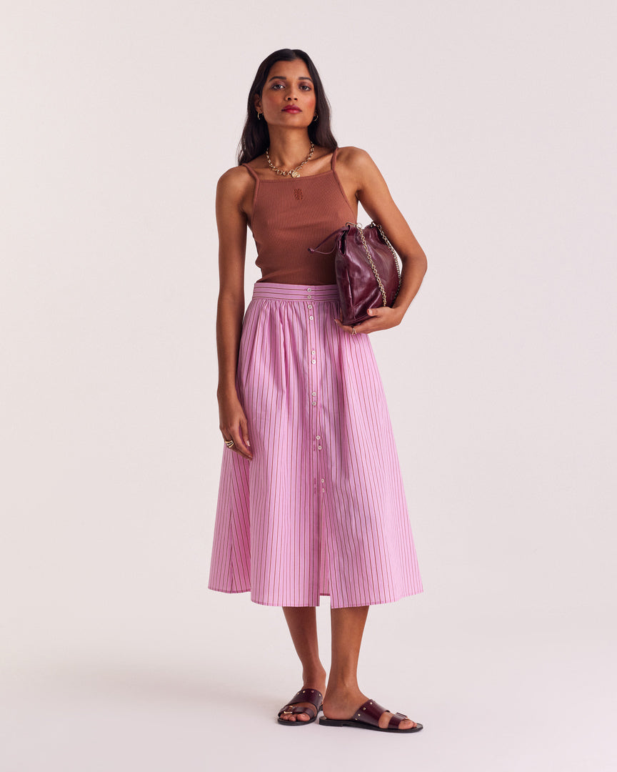 Jupe plissée en denim bleu foncé à volants rose fuchsia LORIE Jupe plissée en denim bleu foncé à volants rose fuchsia LORIE