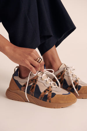 Baskets Astor guépard cappuccino et bleu