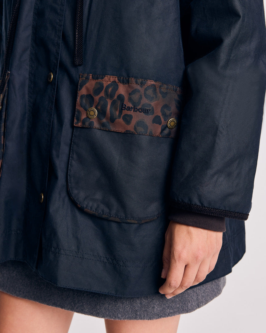 Veste Anaïs bleu marine et léopard fauve Barbour x Balzac