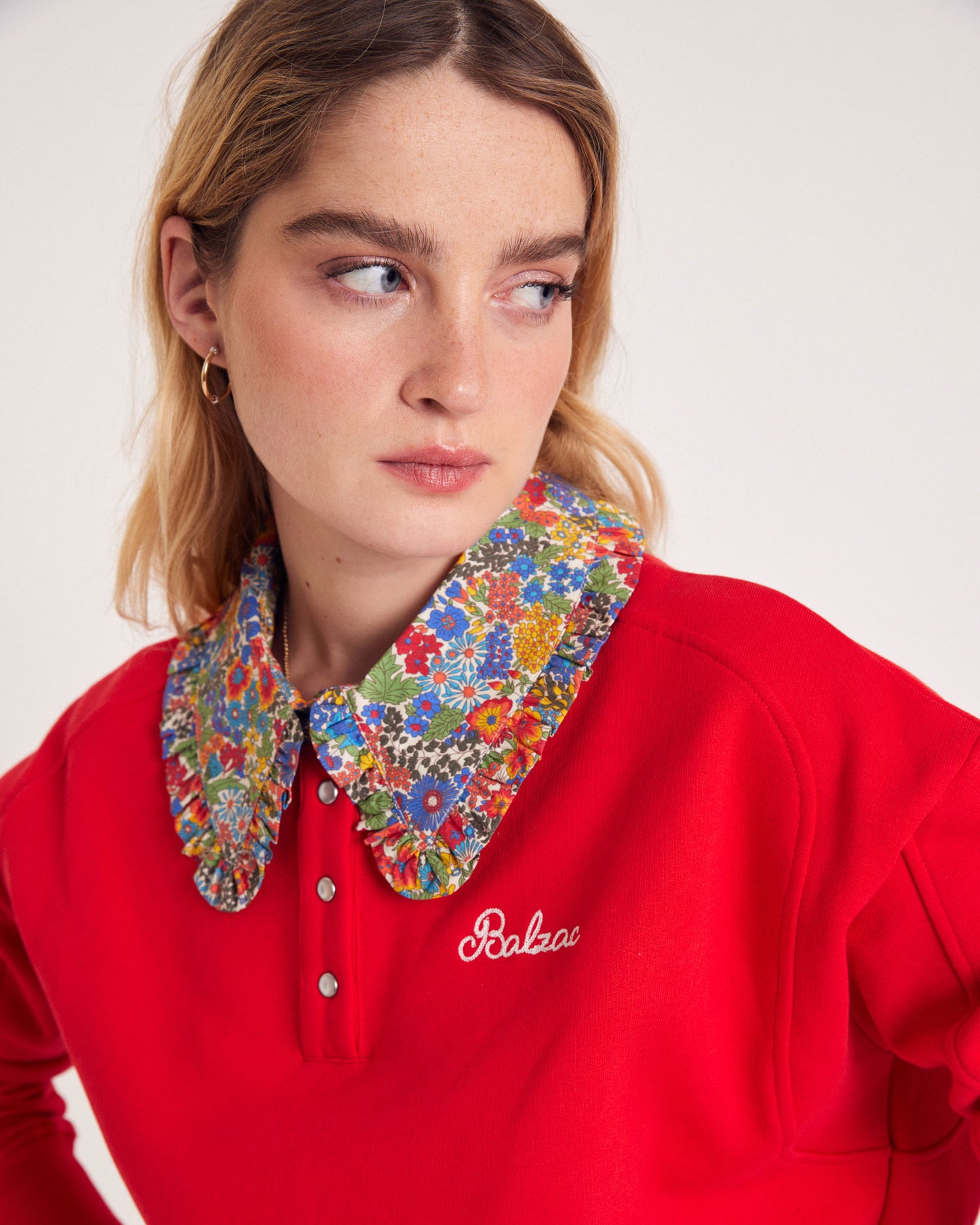 Sweat-shirt Tammy rouge et en tissu Liberty bleu et jaune