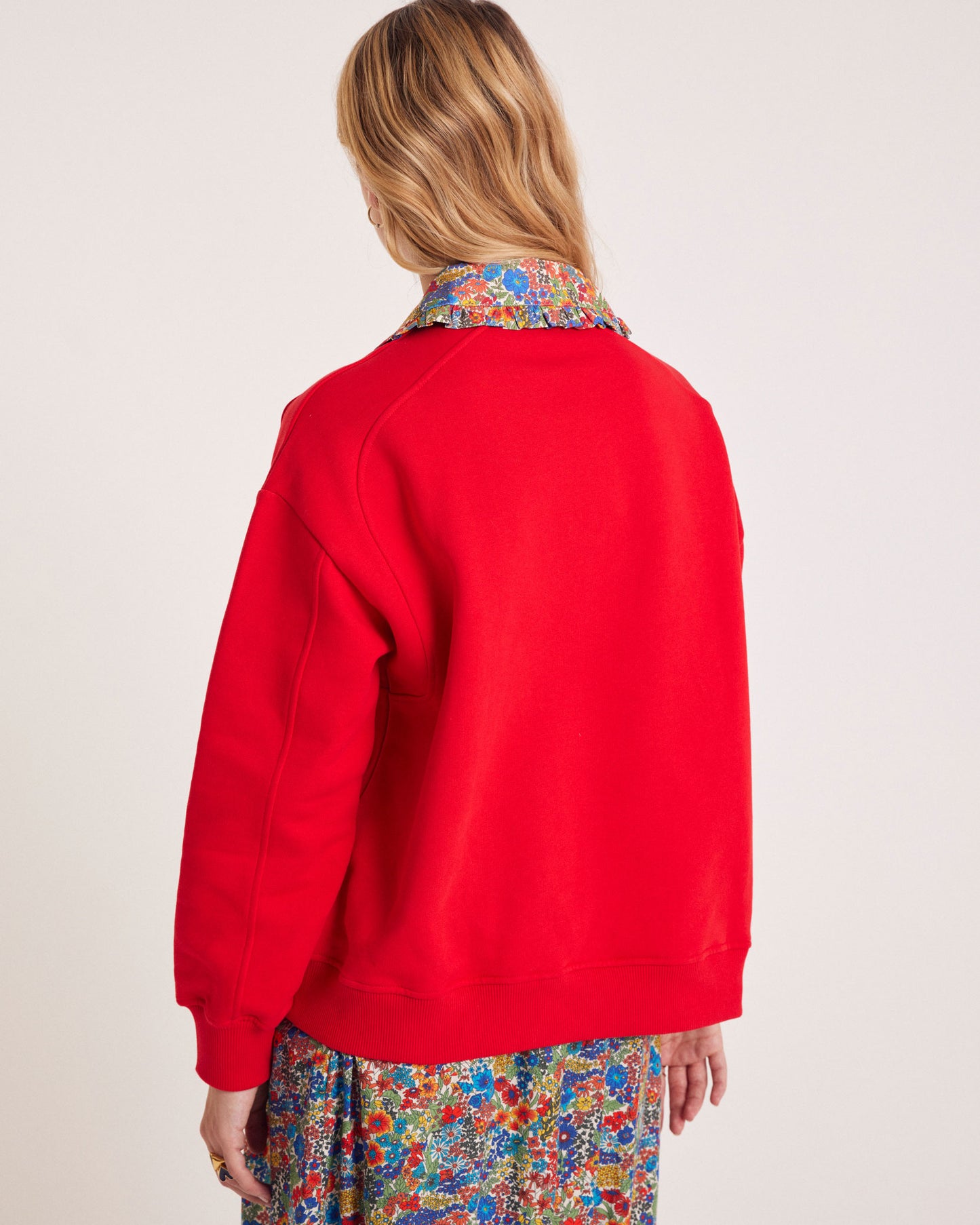 Sweat-shirt Tammy rouge et en tissu Liberty bleu et jaune