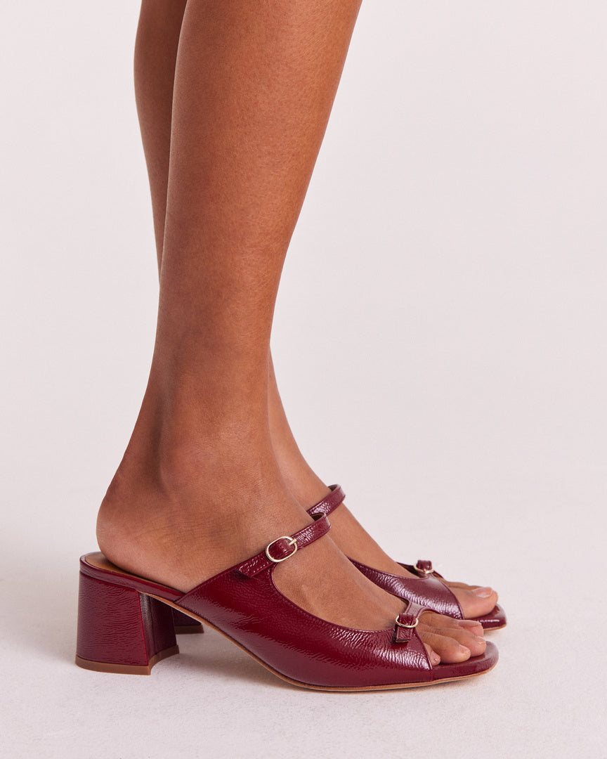 Mules Joane patent crinkled burgundy