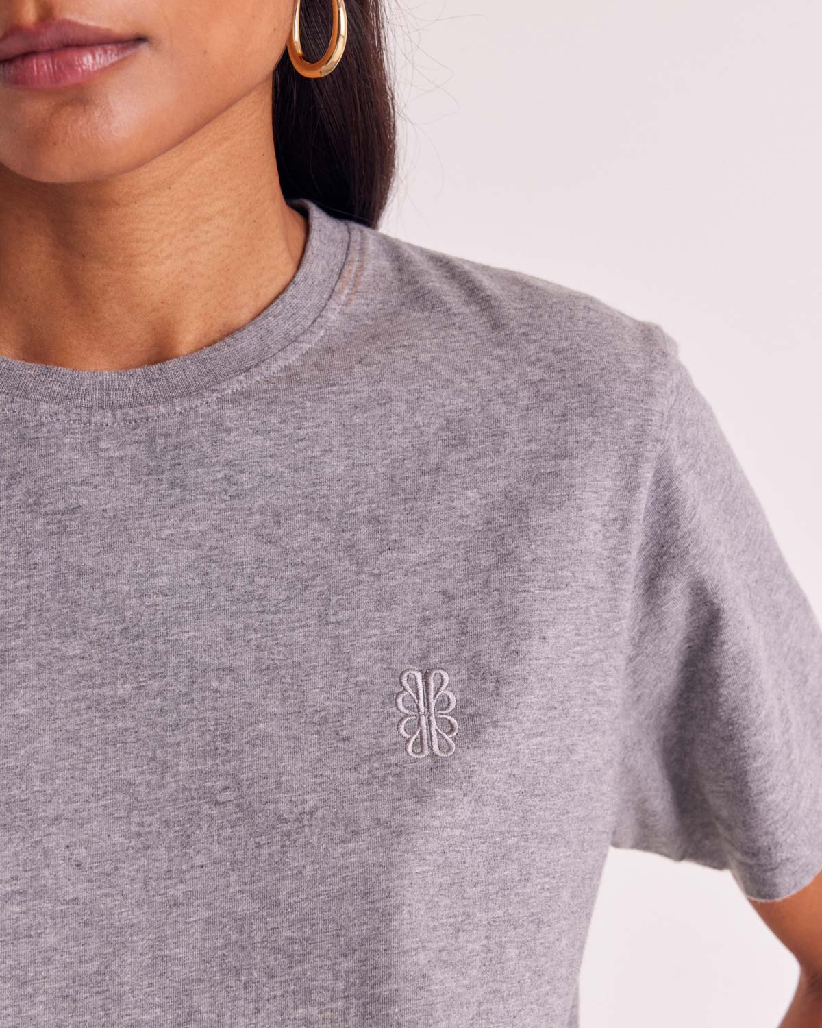 T-shirt Bree heather gray embroidered