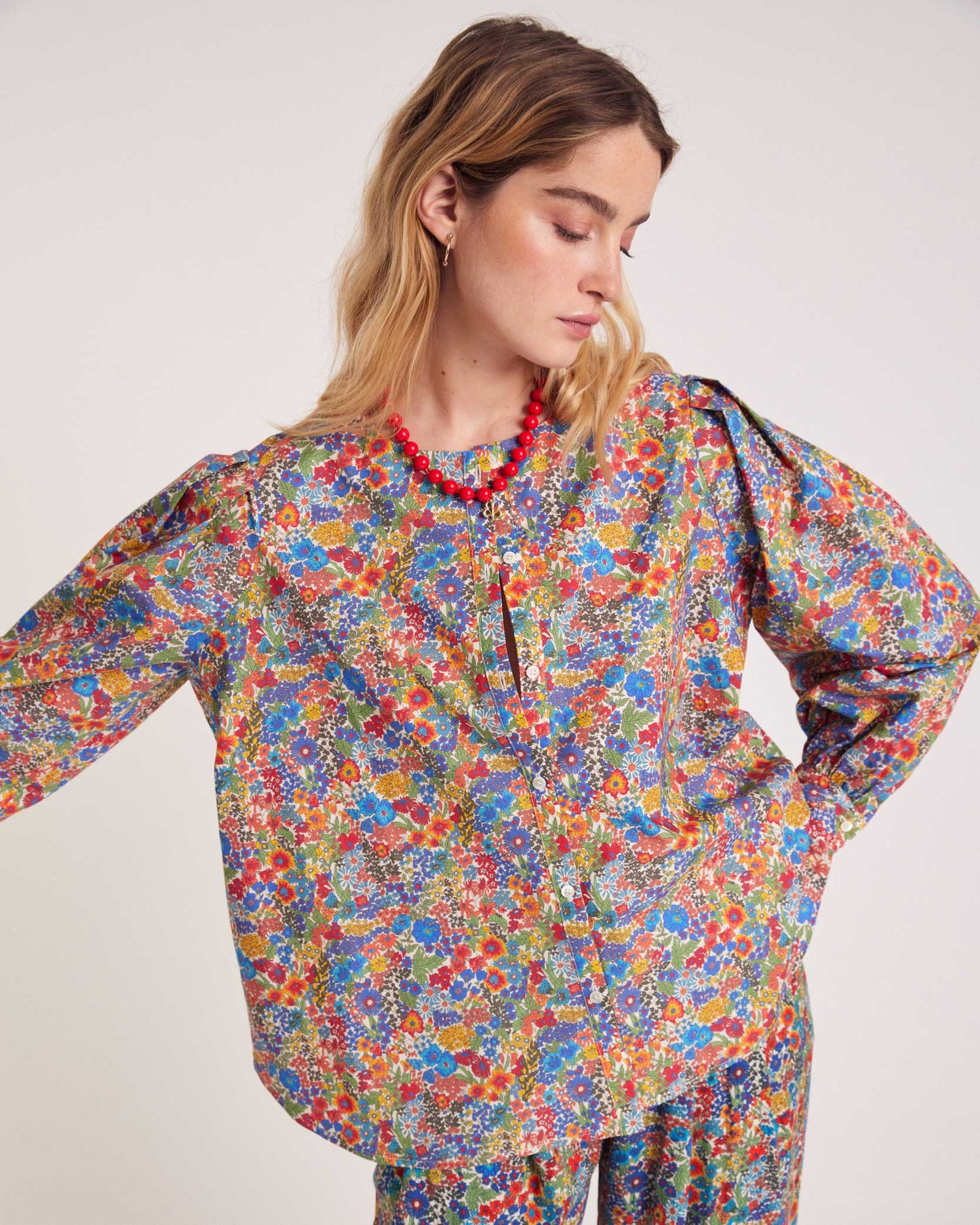 Chemise Adella en tissu Liberty bleu et jaune