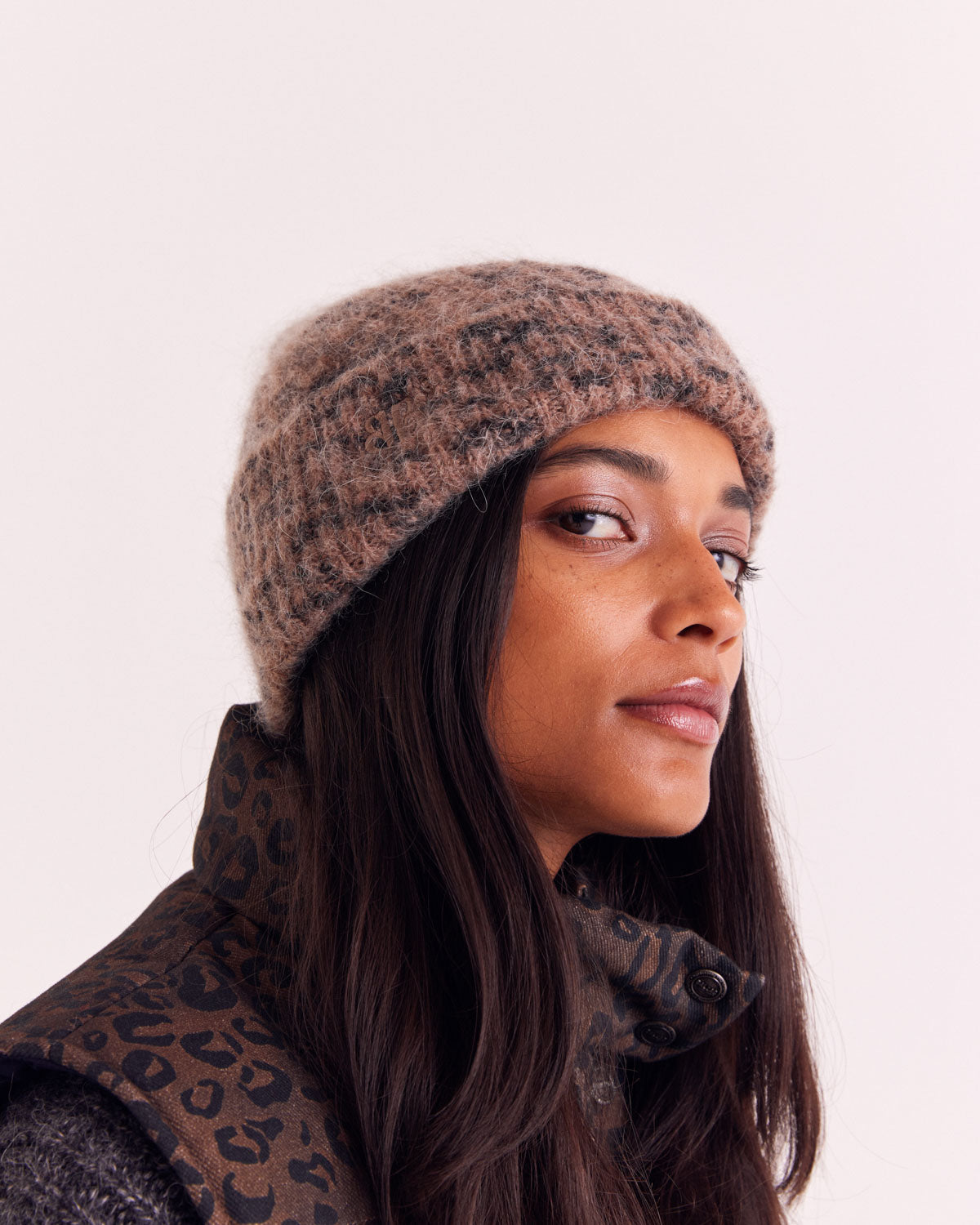 Beanie Grégoire spotted cheetah