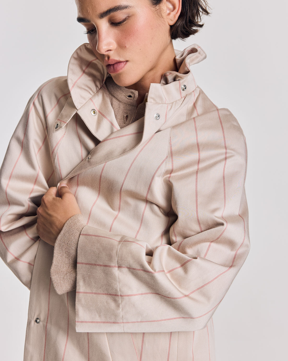 Trench Talma beige et rouge