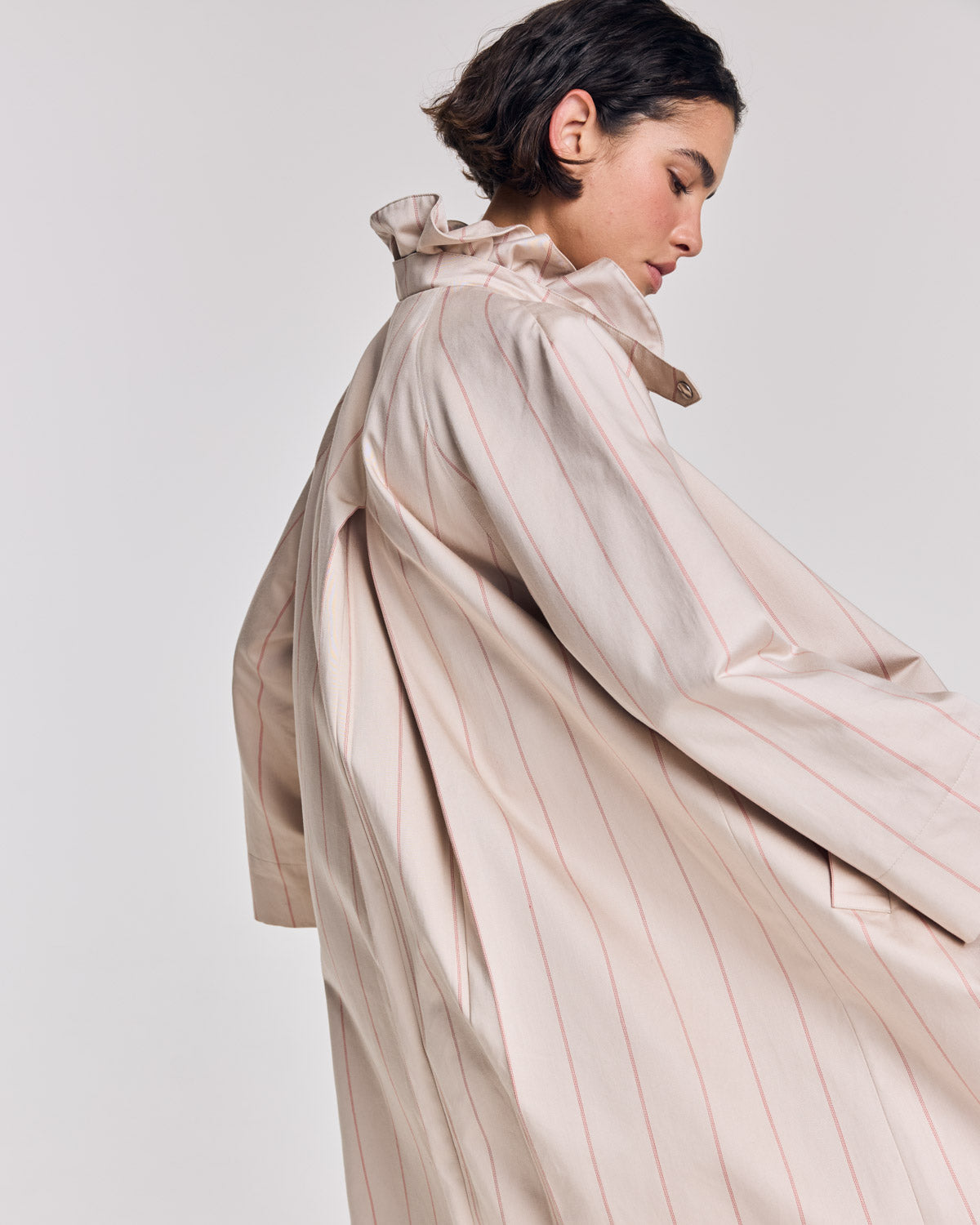 Trench Talma beige et rouge